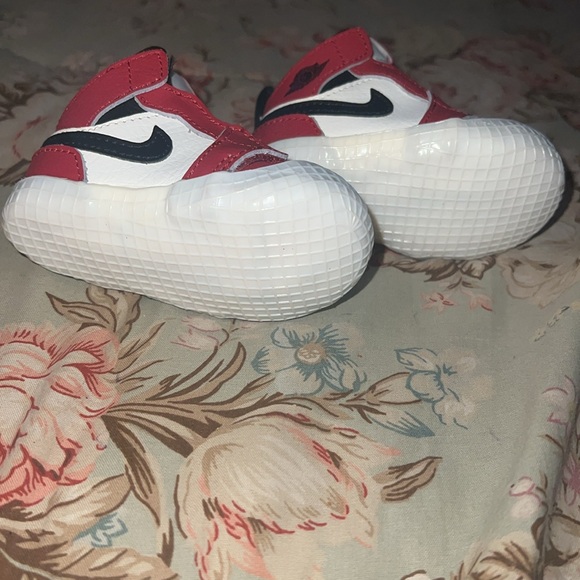 Infant Jordan one Chicago dunks lightly used! - Picture 4 of 4